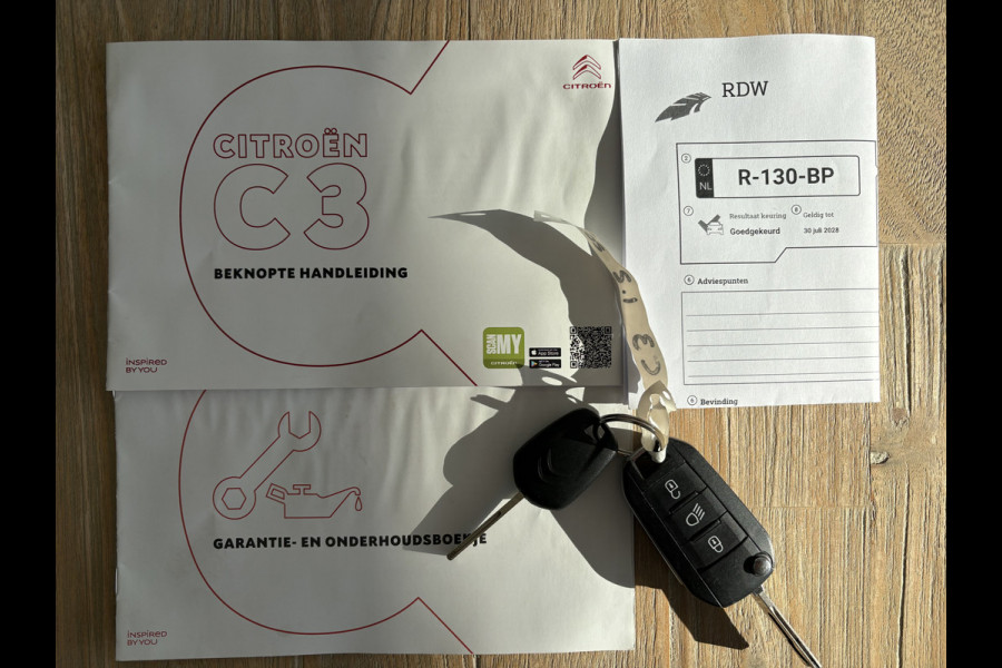Citroën C3 1.2 PureTech C-Series Airco - Apple carplay - Bluetooth - Cruise control - Licht metalen velgen 16 inch - Navigatiesysteem - Radio - Stuur multifunctioneel - Led verlichting - Mistlampen - Start/stop systeem - Elektrische ramen - Extra getint glas achter