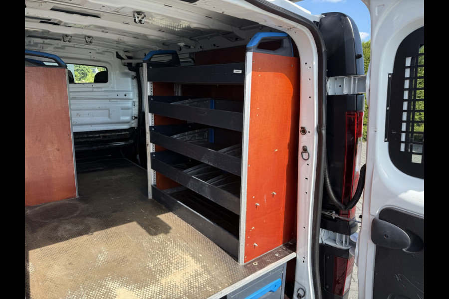 Renault Trafic 2.0 dCi 145 PK / L1H1 / AUTOMAAT / 2x SCHUIFDEUR / INRICHTING / TREKHAAK / IMPERIAAL / 3-ZITS