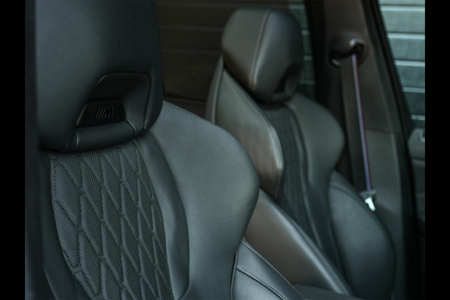 BMW X5 xDrive50e M-Sport Pro | Panoramadak | M-Performance Seats | HUD | 360 Camera | Stoelverwarming + Ventilatie | Memory Seats | Ambiance Interieur | Soft Close | Iconic Glow | Achterbank Verwarming |