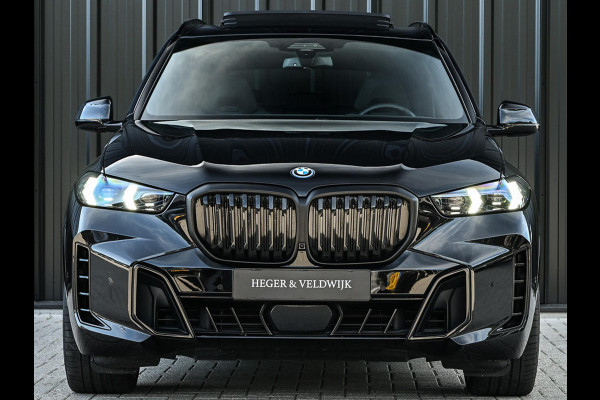 BMW X5 xDrive50e M-Sport Pro | Panoramadak | M-Performance Seats | HUD | 360 Camera | Stoelverwarming + Ventilatie | Memory Seats | Ambiance Interieur | Soft Close | Iconic Glow | Achterbank Verwarming |