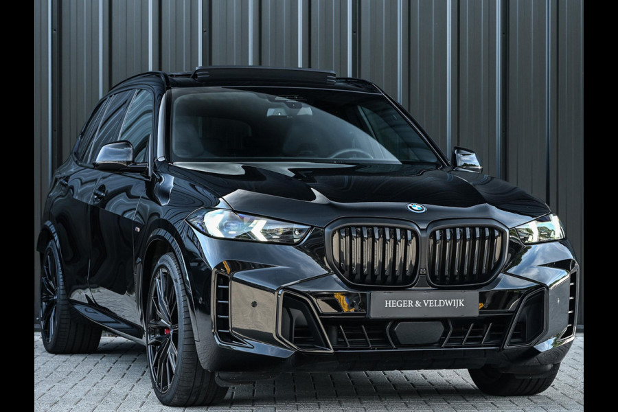 BMW X5 xDrive50e M-Sport Pro | Panoramadak | M-Performance Seats | HUD | 360 Camera | Stoelverwarming + Ventilatie | Memory Seats | Ambiance Interieur | Soft Close | Iconic Glow | Achterbank Verwarming |
