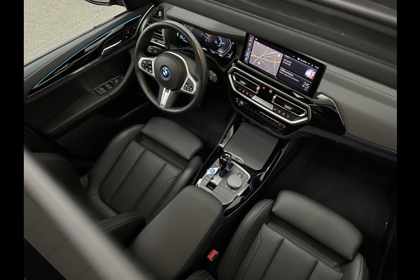BMW iX3 M-Sport | Sophisto Grey! | Panorama | ACC | Leder | Memory | El. Trekhaak | 97.6% SOH | Sfeerverlichting | 3-Zone Clima | Carplay | LED | Btw auto, 35250,= ex. | Rijklaar incl. Bovag garantie!