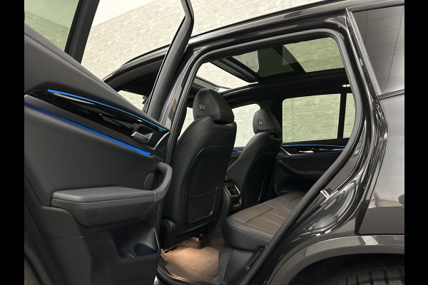 BMW iX3 M-Sport | Sophisto Grey! | Panorama | ACC | Leder | Memory | El. Trekhaak | 97.6% SOH | Sfeerverlichting | 3-Zone Clima | Carplay | LED | Btw auto, 35250,= ex. | Rijklaar incl. Bovag garantie!