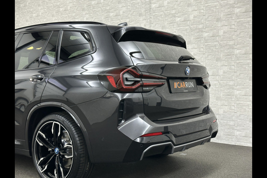 BMW iX3 M-Sport | Sophisto Grey! | Panorama | ACC | Leder | Memory | El. Trekhaak | 97.6% SOH | Sfeerverlichting | 3-Zone Clima | Carplay | LED | Btw auto, 35250,= ex. | Rijklaar incl. Bovag garantie!
