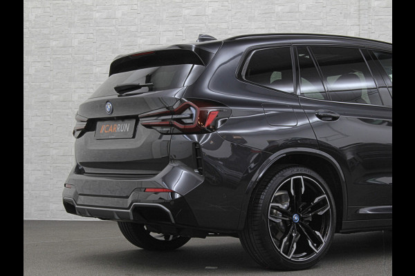 BMW iX3 M-Sport | Sophisto Grey! | Panorama | ACC | Leder | Memory | El. Trekhaak | 97.6% SOH | Sfeerverlichting | 3-Zone Clima | Carplay | LED | Btw auto, 35250,= ex. | Rijklaar incl. Bovag garantie!