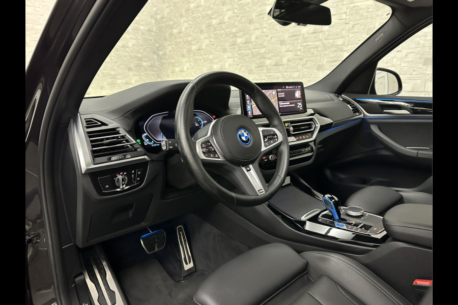 BMW iX3 M-Sport | Sophisto Grey! | Panorama | ACC | Leder | Memory | El. Trekhaak | 97.6% SOH | Sfeerverlichting | 3-Zone Clima | Carplay | LED | Btw auto, 35250,= ex. | Rijklaar incl. Bovag garantie!