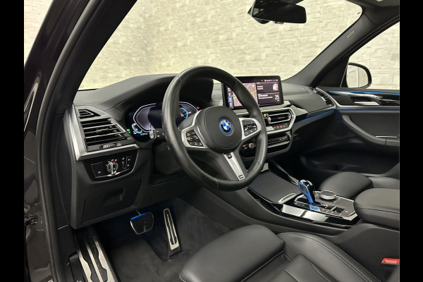 BMW iX3 M-Sport | Sophisto Grey! | Panorama | ACC | Leder | Memory | El. Trekhaak | 97.6% SOH | Sfeerverlichting | 3-Zone Clima | Carplay | LED | Btw auto, 35250,= ex. | Rijklaar incl. Bovag garantie!