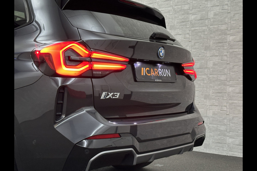 BMW iX3 M-Sport | Sophisto Grey! | Panorama | ACC | Leder | Memory | El. Trekhaak | 97.6% SOH | Sfeerverlichting | 3-Zone Clima | Carplay | LED | Btw auto, 35250,= ex. | Rijklaar incl. Bovag garantie!