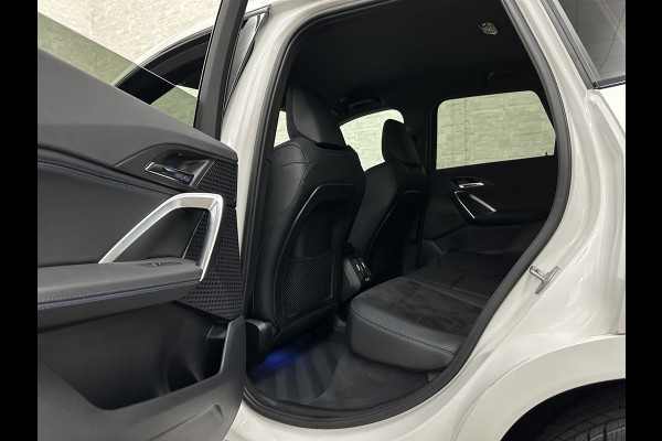 BMW iX1 30 313pk X-Drive M-Sport Performance | Adaptief Led | Sportstoelen | Keyless | 4WD | Adaptieve Cruise en Struurwielverw. voorbereid | Antraciet Hemel | Carplay | Sfeerverlichting | 1200kg Trekgewicht | Camera | Bovag Garantie.
