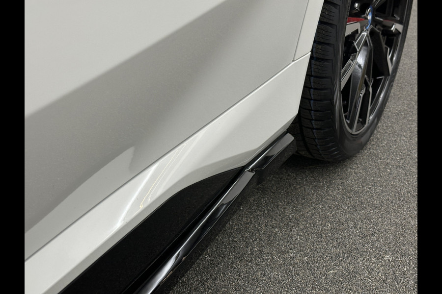 BMW iX1 30 313pk X-Drive M-Sport Performance | Adaptief Led | Sportstoelen | Keyless | 4WD | Adaptieve Cruise en Struurwielverw. voorbereid | Antraciet Hemel | Carplay | Sfeerverlichting | 1200kg Trekgewicht | Camera | Bovag Garantie.