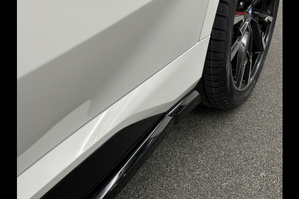 BMW iX1 30 313pk X-Drive M-Sport Performance | Adaptief Led | Sportstoelen | Keyless | 4WD | Adaptieve Cruise en Struurwielverw. voorbereid | Antraciet Hemel | Carplay | Sfeerverlichting | 1200kg Trekgewicht | Camera | Bovag Garantie.