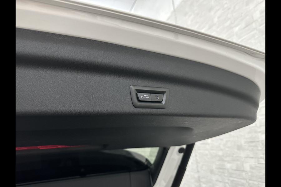 BMW iX1 30 313pk X-Drive M-Sport Performance | Adaptief Led | Sportstoelen | Keyless | 4WD | Adaptieve Cruise en Struurwielverw. voorbereid | Antraciet Hemel | Carplay | Sfeerverlichting | 1200kg Trekgewicht | Camera | Bovag Garantie.