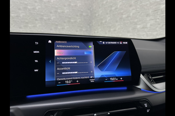 BMW iX1 30 313pk X-Drive M-Sport Performance | Adaptief Led | Sportstoelen | Keyless | 4WD | Adaptieve Cruise en Struurwielverw. voorbereid | Antraciet Hemel | Carplay | Sfeerverlichting | 1200kg Trekgewicht | Camera | Bovag Garantie.