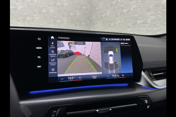 BMW iX1 30 313pk X-Drive M-Sport Performance | Adaptief Led | Sportstoelen | Keyless | 4WD | Adaptieve Cruise en Struurwielverw. voorbereid | Antraciet Hemel | Carplay | Sfeerverlichting | 1200kg Trekgewicht | Camera | Bovag Garantie.