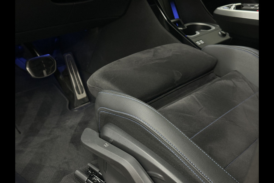 BMW iX1 30 313pk X-Drive M-Sport Performance | Adaptief Led | Sportstoelen | Keyless | 4WD | Adaptieve Cruise en Struurwielverw. voorbereid | Antraciet Hemel | Carplay | Sfeerverlichting | 1200kg Trekgewicht | Camera | Bovag Garantie.