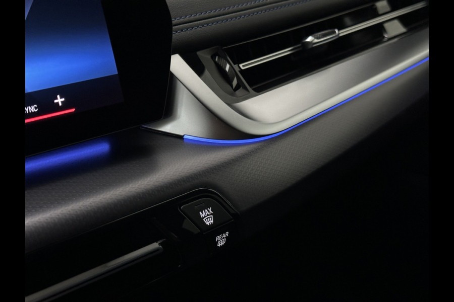 BMW iX1 30 313pk X-Drive M-Sport Performance | Adaptief Led | Sportstoelen | Keyless | 4WD | Adaptieve Cruise en Struurwielverw. voorbereid | Antraciet Hemel | Carplay | Sfeerverlichting | 1200kg Trekgewicht | Camera | Bovag Garantie.