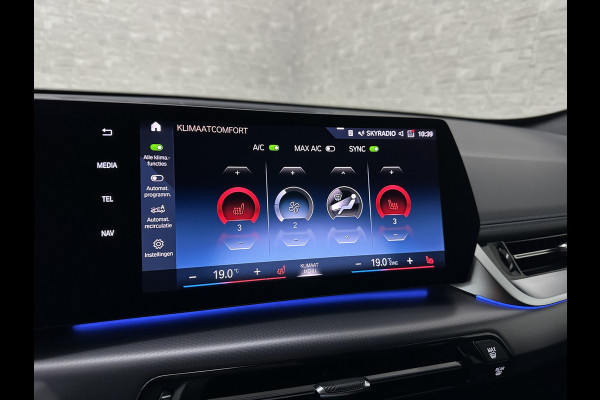 BMW iX1 30 313pk X-Drive M-Sport Performance | Adaptief Led | Sportstoelen | Keyless | 4WD | Adaptieve Cruise en Struurwielverw. voorbereid | Antraciet Hemel | Carplay | Sfeerverlichting | 1200kg Trekgewicht | Camera | Bovag Garantie.