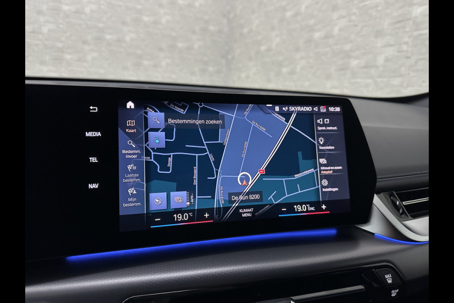 BMW iX1 30 313pk X-Drive M-Sport Performance | Adaptief Led | Sportstoelen | Keyless | 4WD | Adaptieve Cruise en Struurwielverw. voorbereid | Antraciet Hemel | Carplay | Sfeerverlichting | 1200kg Trekgewicht | Camera | Bovag Garantie.