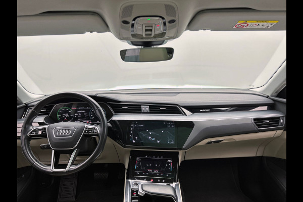Audi Q8 e-tron 55 quattro Advanced Edition SOH 93,4% | Pano/Dak | Trekhaak | Stoelverwarming | Adapt.Cruise/control | Origineel NL