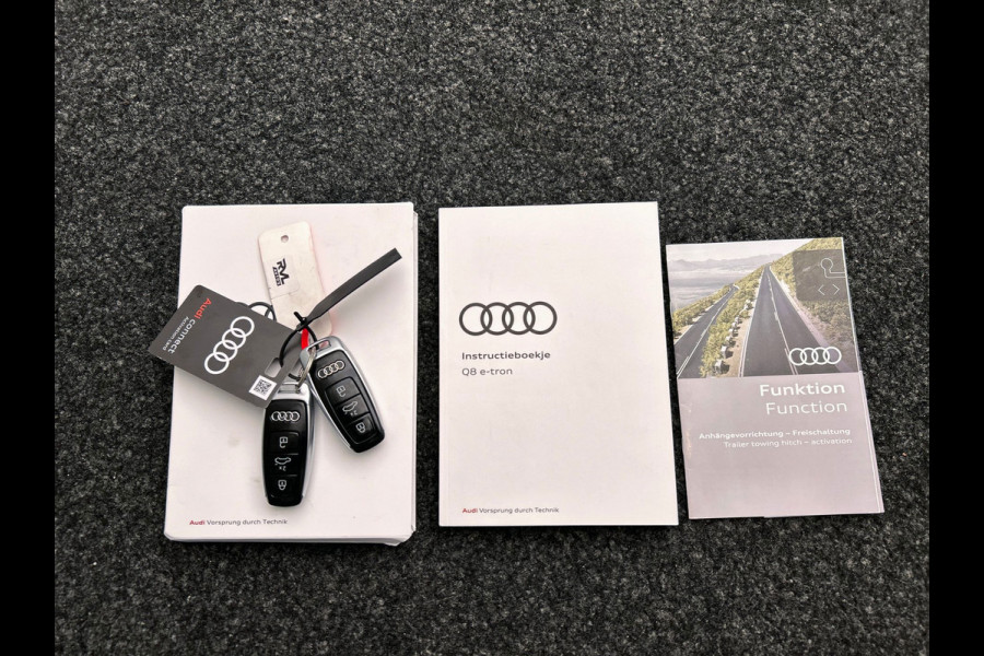 Audi Q8 e-tron 55 quattro Advanced Edition SOH 93,4% | Pano/Dak | Trekhaak | Stoelverwarming | Adapt.Cruise/control | Origineel NL