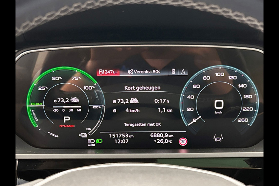 Audi Q8 e-tron 55 quattro Advanced Edition SOH 93,4% | Pano/Dak | Trekhaak | Stoelverwarming | Adapt.Cruise/control | Origineel NL