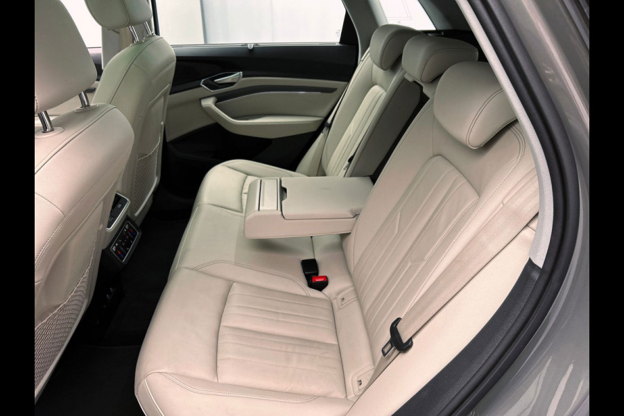 Audi Q8 e-tron 55 quattro Advanced Edition SOH 93,4% | Pano/Dak | Trekhaak | Stoelverwarming | Adapt.Cruise/control | Origineel NL