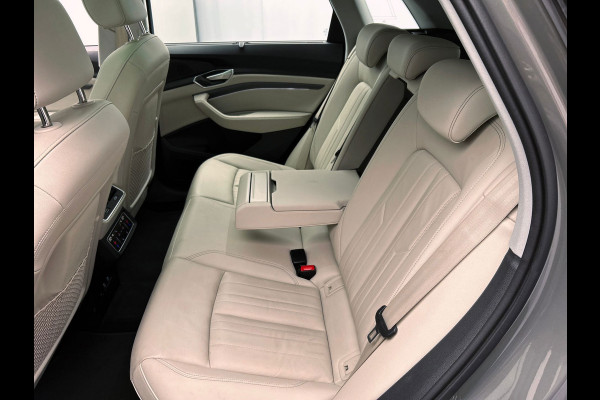 Audi Q8 e-tron 55 quattro Advanced Edition SOH 93,4% | Pano/Dak | Trekhaak | Stoelverwarming | Adapt.Cruise/control | Origineel NL
