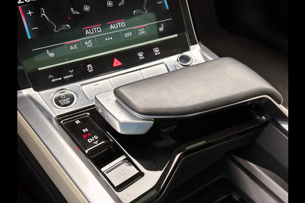 Audi Q8 e-tron 55 quattro Advanced Edition SOH 93,4% | Pano/Dak | Trekhaak | Stoelverwarming | Adapt.Cruise/control | Origineel NL