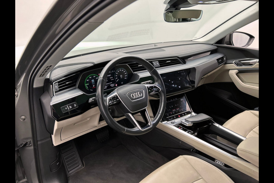 Audi Q8 e-tron 55 quattro Advanced Edition SOH 93,4% | Pano/Dak | Trekhaak | Stoelverwarming | Adapt.Cruise/control | Origineel NL