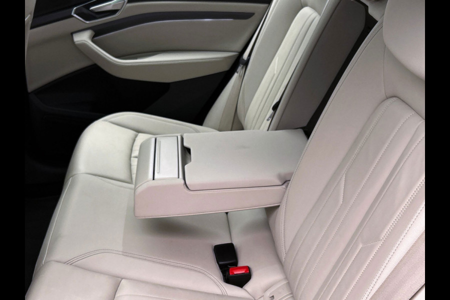 Audi Q8 e-tron 55 quattro Advanced Edition SOH 93,4% | Pano/Dak | Trekhaak | Stoelverwarming | Adapt.Cruise/control | Origineel NL