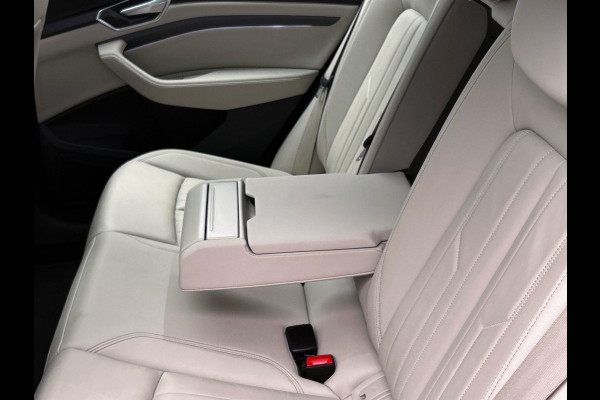 Audi Q8 e-tron 55 quattro Advanced Edition SOH 93,4% | Pano/Dak | Trekhaak | Stoelverwarming | Adapt.Cruise/control | Origineel NL