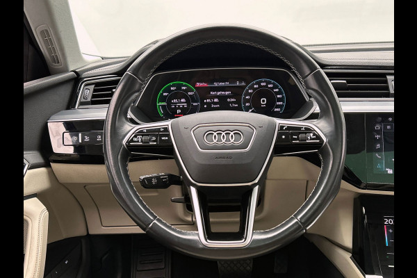 Audi Q8 e-tron 55 quattro Advanced Edition SOH 93,4% | Pano/Dak | Trekhaak | Stoelverwarming | Adapt.Cruise/control | Origineel NL