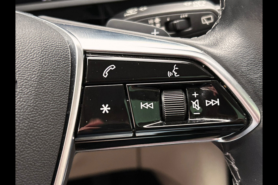 Audi Q8 e-tron 55 quattro Advanced Edition SOH 93,4% | Pano/Dak | Trekhaak | Stoelverwarming | Adapt.Cruise/control | Origineel NL