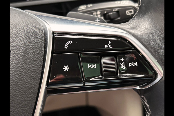Audi Q8 e-tron 55 quattro Advanced Edition SOH 93,4% | Pano/Dak | Trekhaak | Stoelverwarming | Adapt.Cruise/control | Origineel NL