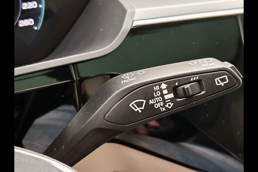 Audi Q8 e-tron 55 quattro Advanced Edition SOH 93,4% | Pano/Dak | Trekhaak | Stoelverwarming | Adapt.Cruise/control | Origineel NL