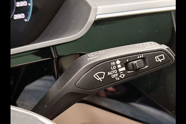 Audi Q8 e-tron 55 quattro Advanced Edition SOH 93,4% | Pano/Dak | Trekhaak | Stoelverwarming | Adapt.Cruise/control | Origineel NL