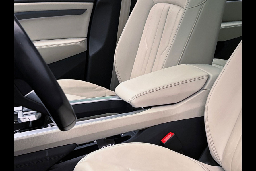 Audi Q8 e-tron 55 quattro Advanced Edition SOH 93,4% | Pano/Dak | Trekhaak | Stoelverwarming | Adapt.Cruise/control | Origineel NL