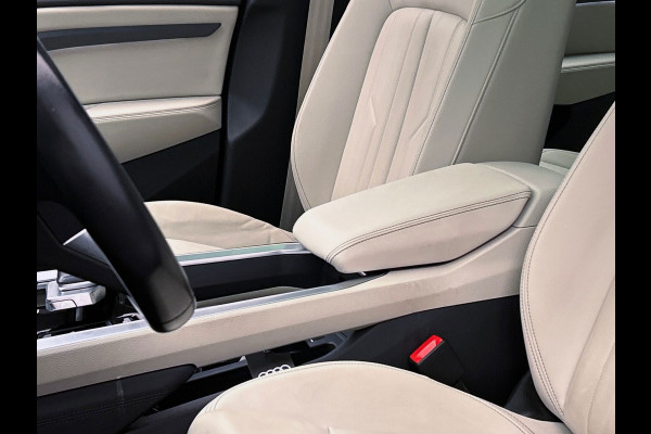 Audi Q8 e-tron 55 quattro Advanced Edition SOH 93,4% | Pano/Dak | Trekhaak | Stoelverwarming | Adapt.Cruise/control | Origineel NL