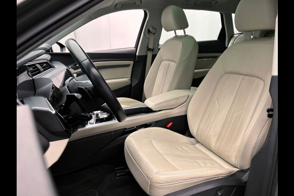Audi Q8 e-tron 55 quattro Advanced Edition SOH 93,4% | Pano/Dak | Trekhaak | Stoelverwarming | Adapt.Cruise/control | Origineel NL