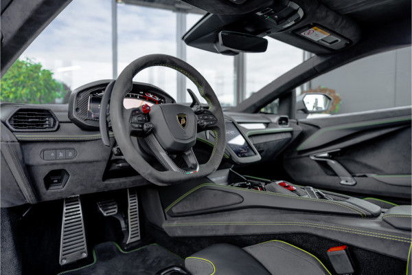 Lamborghini Revuelto 6.5 V12 - Grigio Acheso | Alcantara | Carbon | Passenger Display | 21"