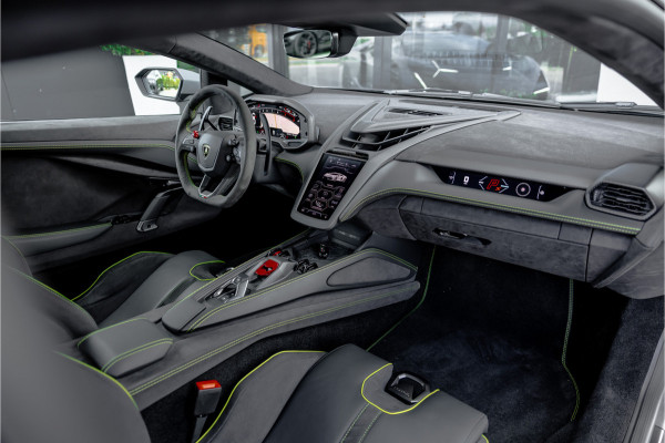 Lamborghini Revuelto 6.5 V12 - Grigio Acheso | Alcantara | Carbon | Passenger Display | 21"