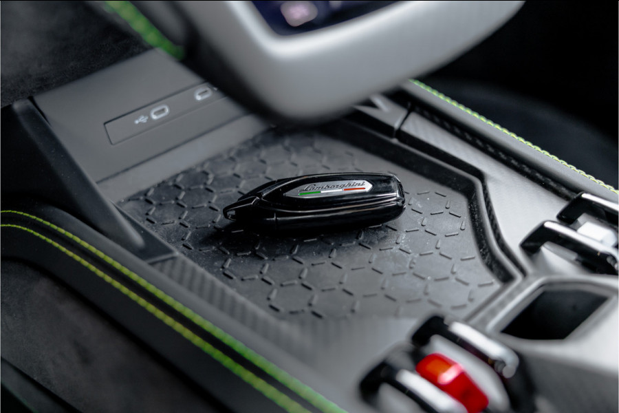 Lamborghini Revuelto 6.5 V12 - Grigio Acheso | Alcantara | Carbon | Passenger Display | 21"