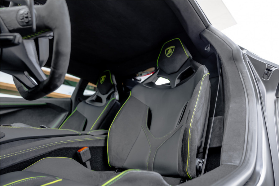 Lamborghini Revuelto 6.5 V12 - Grigio Acheso | Alcantara | Carbon | Passenger Display | 21"