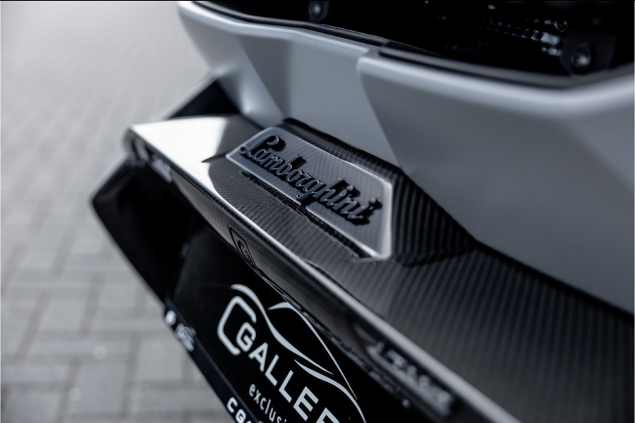 Lamborghini Revuelto 6.5 V12 - Grigio Acheso | Alcantara | Carbon | Passenger Display | 21"
