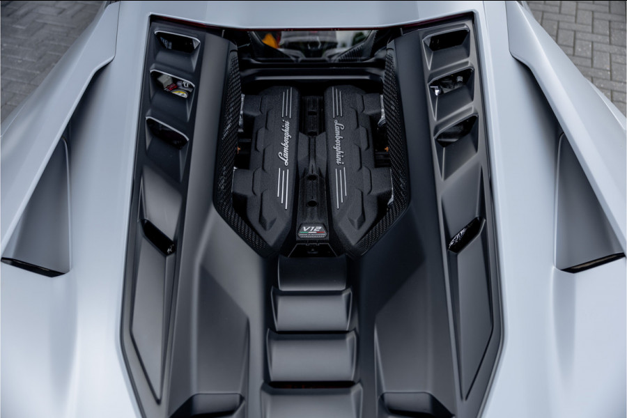 Lamborghini Revuelto 6.5 V12 - Grigio Acheso | Alcantara | Carbon | Passenger Display | 21"