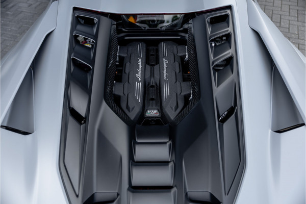 Lamborghini Revuelto 6.5 V12 - Grigio Acheso | Alcantara | Carbon | Passenger Display | 21"