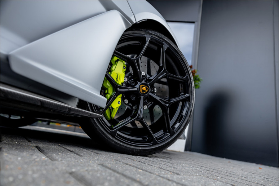Lamborghini Revuelto 6.5 V12 - Grigio Acheso | Alcantara | Carbon | Passenger Display | 21"