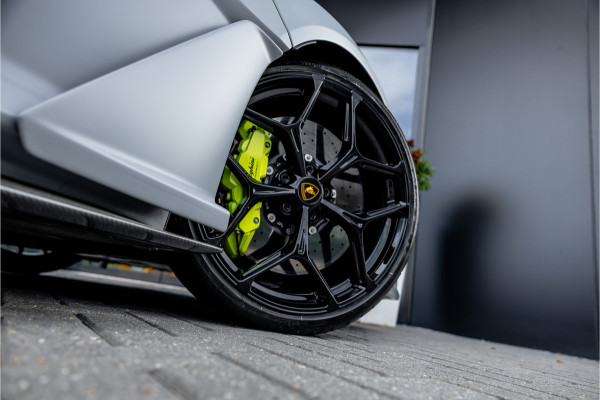 Lamborghini Revuelto 6.5 V12 - Grigio Acheso | Alcantara | Carbon | Passenger Display | 21"