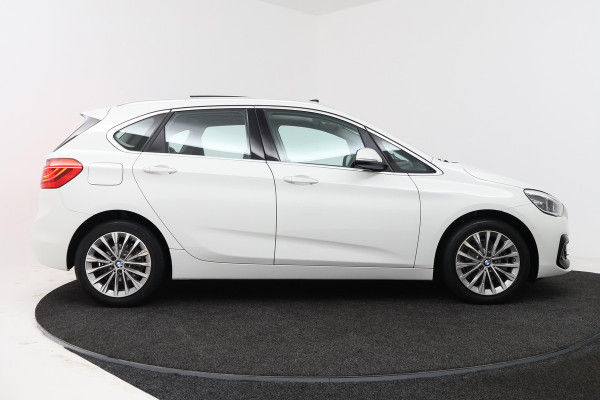 BMW 2 Serie Active Tourer 218i High Executive Edition (PANORAMADAK, TREKHAAK, STOELVERWARMING, CAMERA, DEALER ONDERHOUDEN)