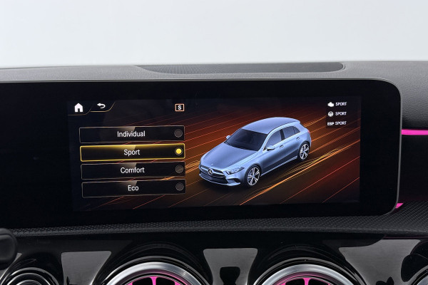 Mercedes-Benz A-Klasse 180 Business Solution AMG (PANORAMADAK, STOELVERWARMING, SFEERVERLICHTING, CAMERA, PARKEERSENSOREN)